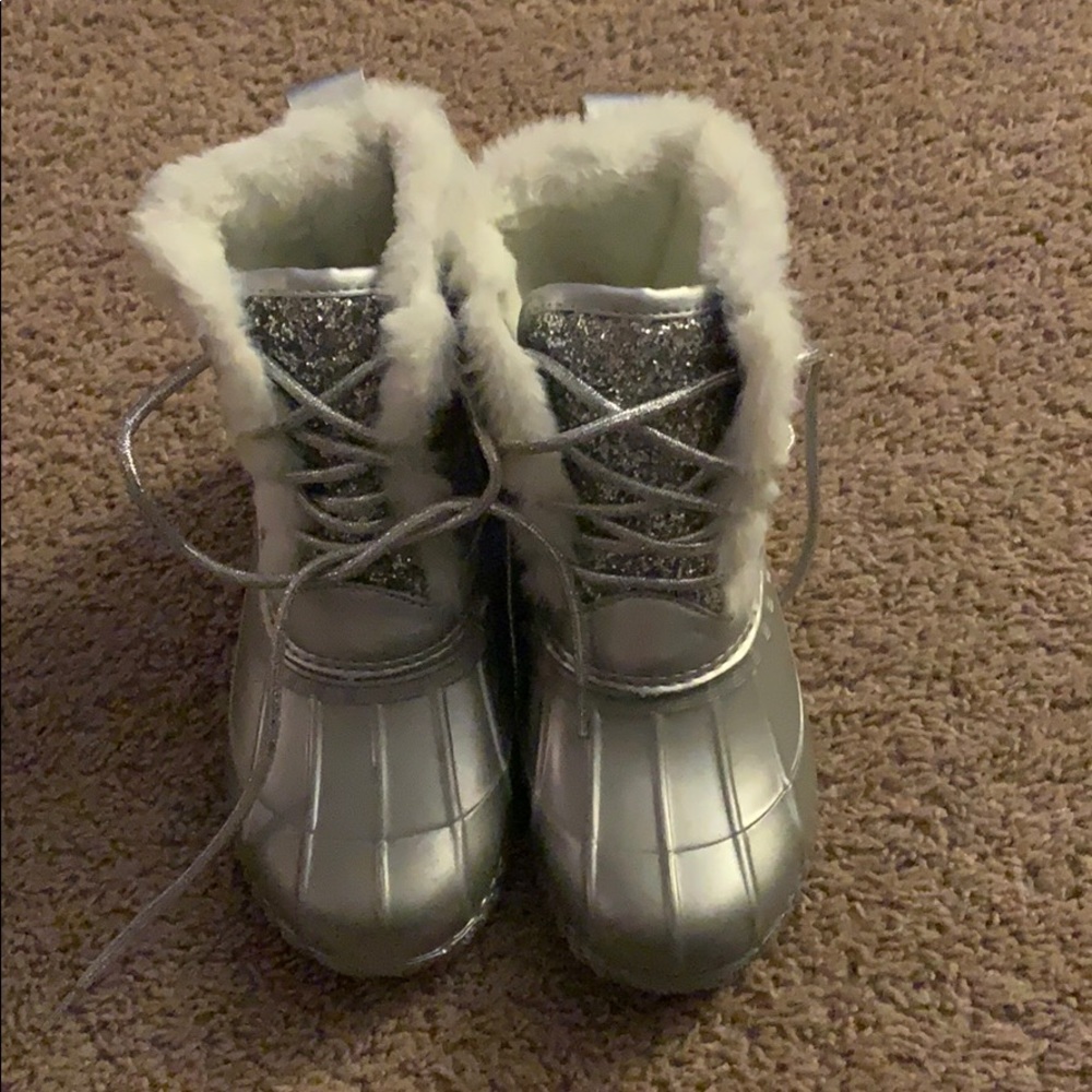 Kids silver snow boots NEVER WORN